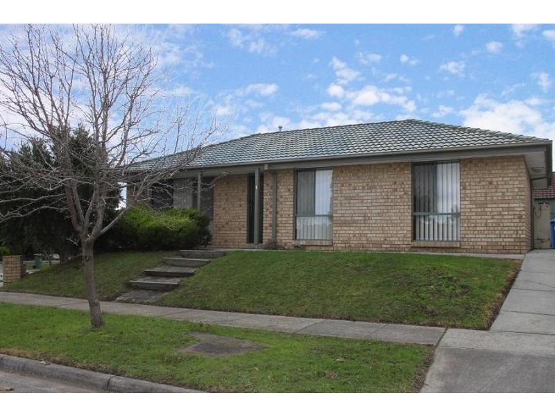 1 Don Drive, Cranbourne VIC 3977