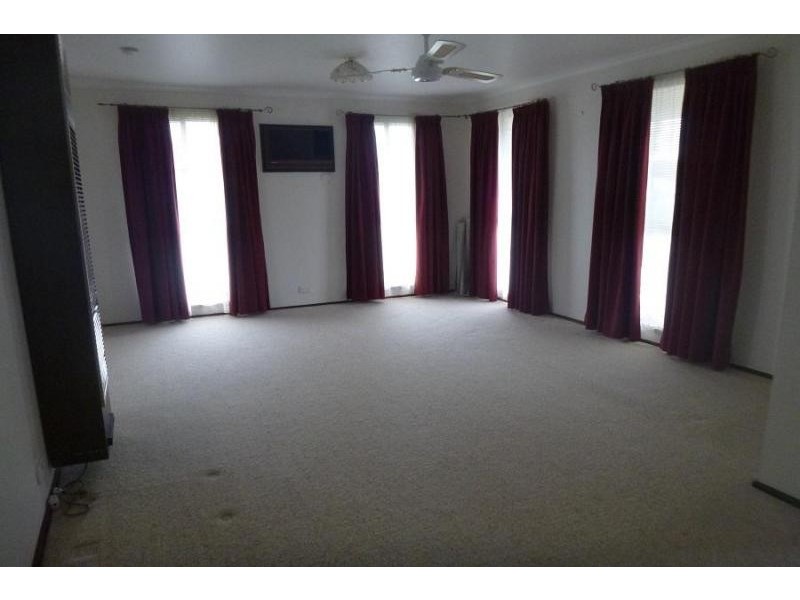 39 Fenfield Street, Cranbourne VIC 3977