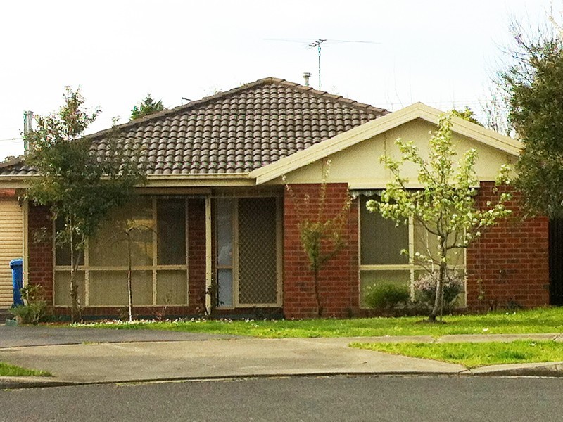 1/28 Damien Court, Cranbourne VIC 3977