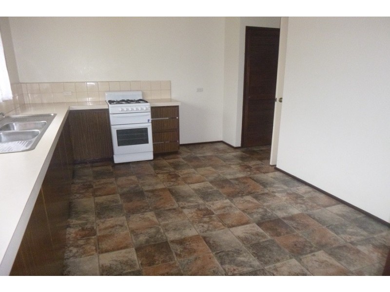 6 Wallace Road, Cranbourne VIC 3977