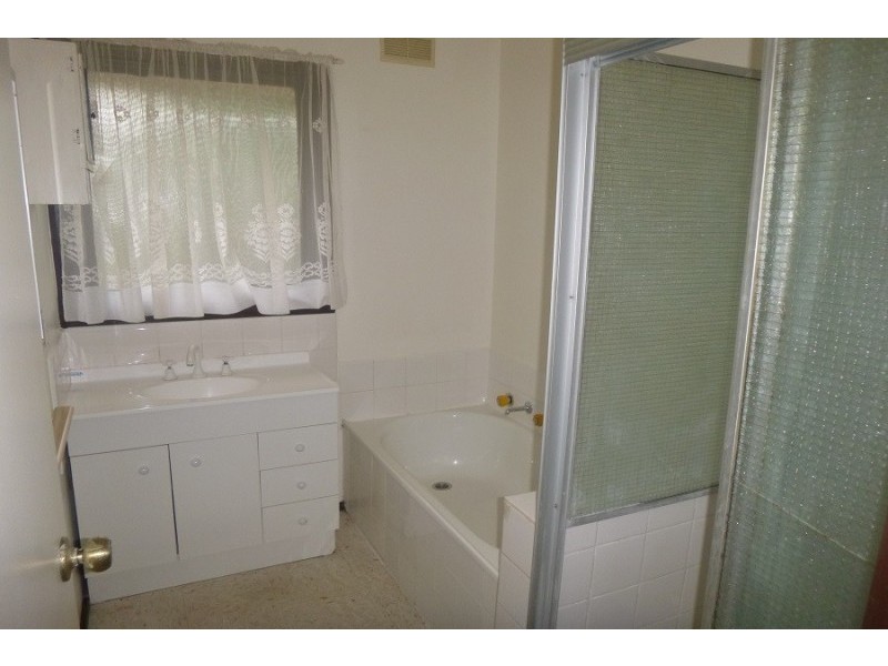 6 Wallace Road, Cranbourne VIC 3977