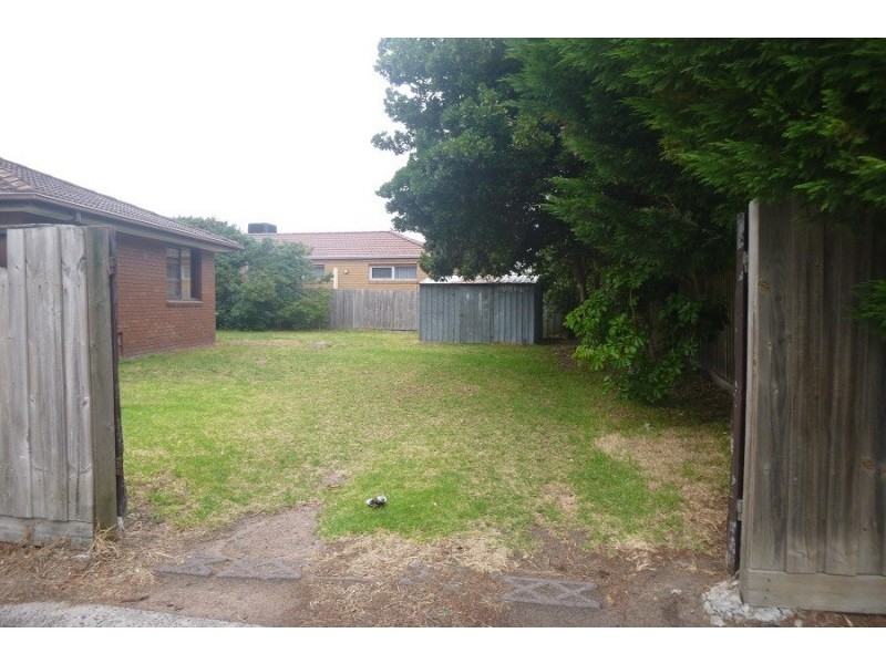 6 Wallace Road, Cranbourne VIC 3977