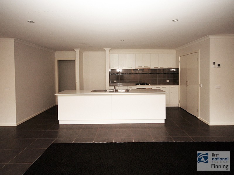 8 Waterways Drive, Cranbourne North VIC 3977