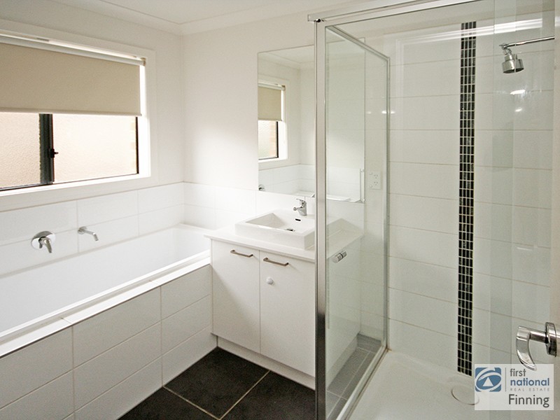 8 Waterways Drive, Cranbourne North VIC 3977