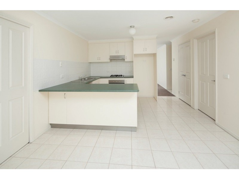 2/28-30 Childers Street, Cranbourne VIC 3977