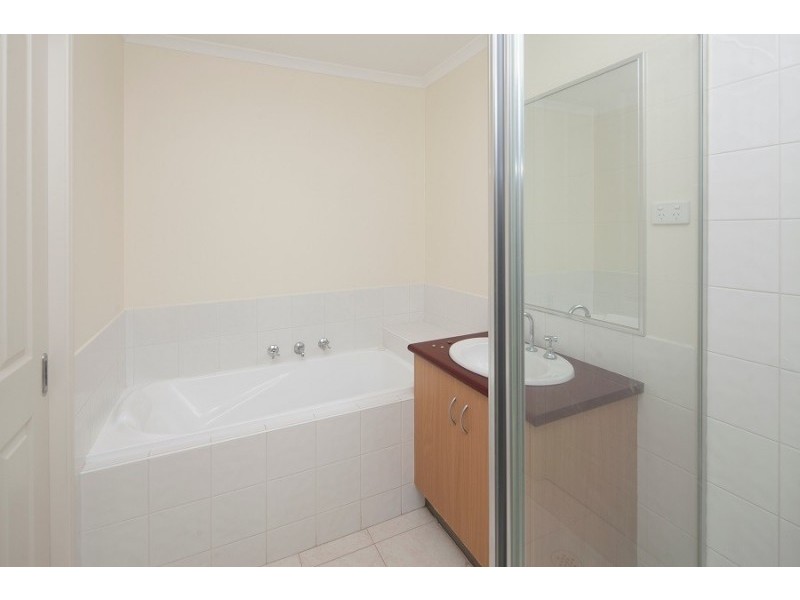 2/28-30 Childers Street, Cranbourne VIC 3977