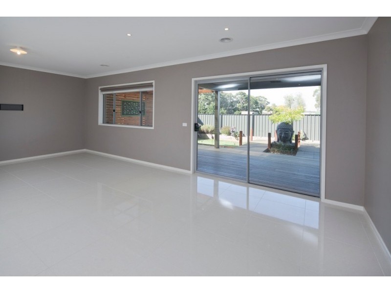 Clyde North VIC 3978