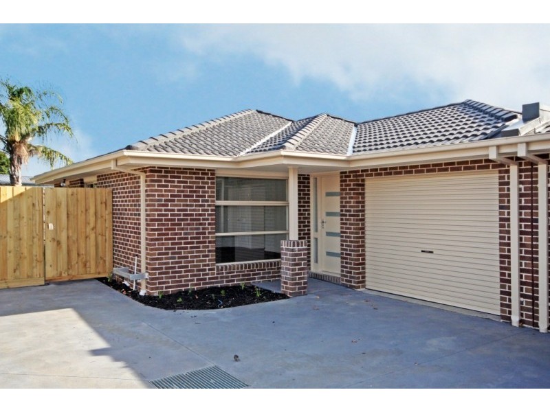 2/26 Cochrane Street, Cranbourne VIC 3977