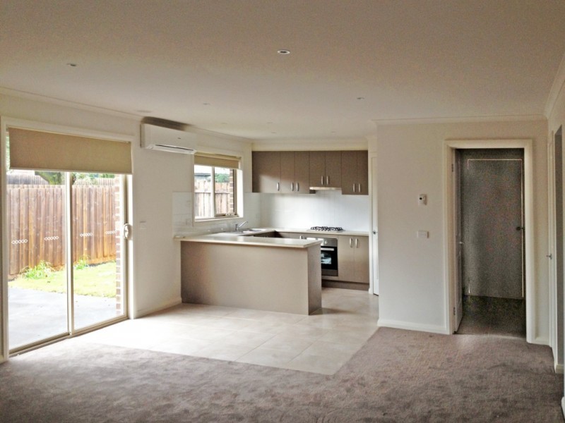 2/26 Cochrane Street, Cranbourne VIC 3977