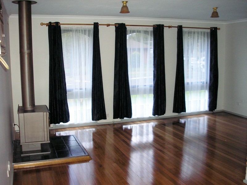 31 Thomas Crescent, Cranbourne VIC 3977