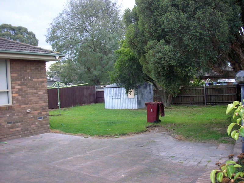 31 Thomas Crescent, Cranbourne VIC 3977