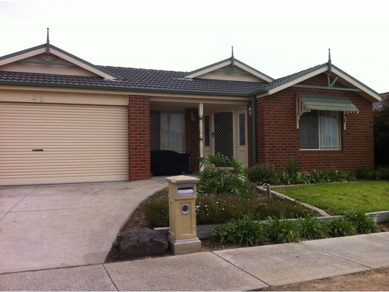 32 Honey Myrtle Way, Cranbourne VIC 3977