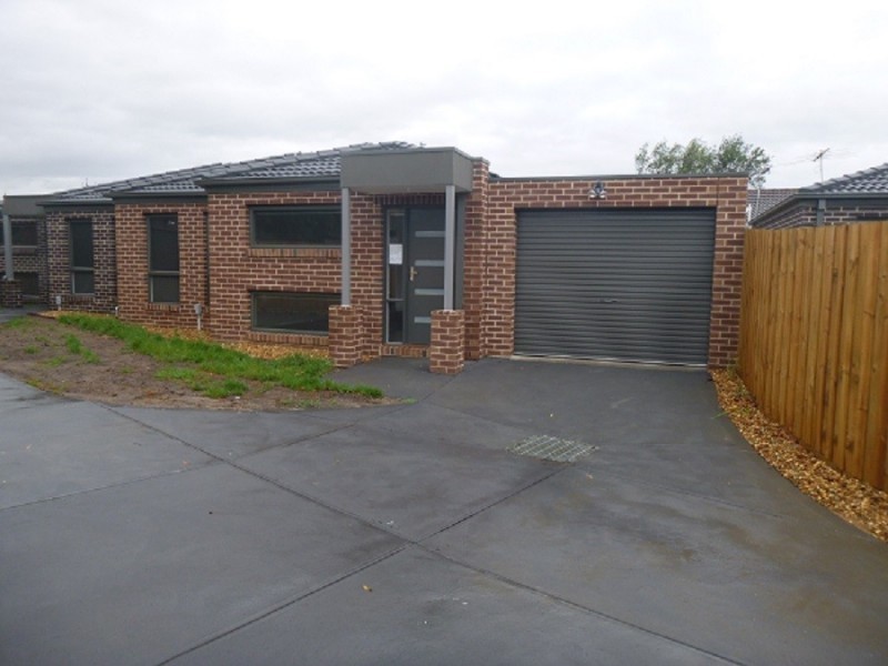 2/52 Taylor Street, Cranbourne VIC 3977