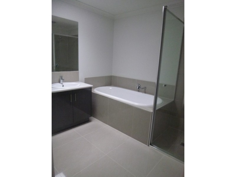 2/52 Taylor Street, Cranbourne VIC 3977