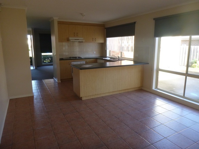 10 Miralie Way, Cranbourne West VIC 3977