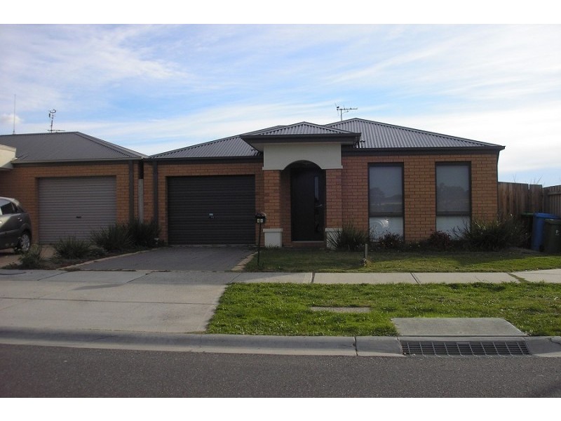 41 Calais Circuit, Cranbourne West VIC 3977
