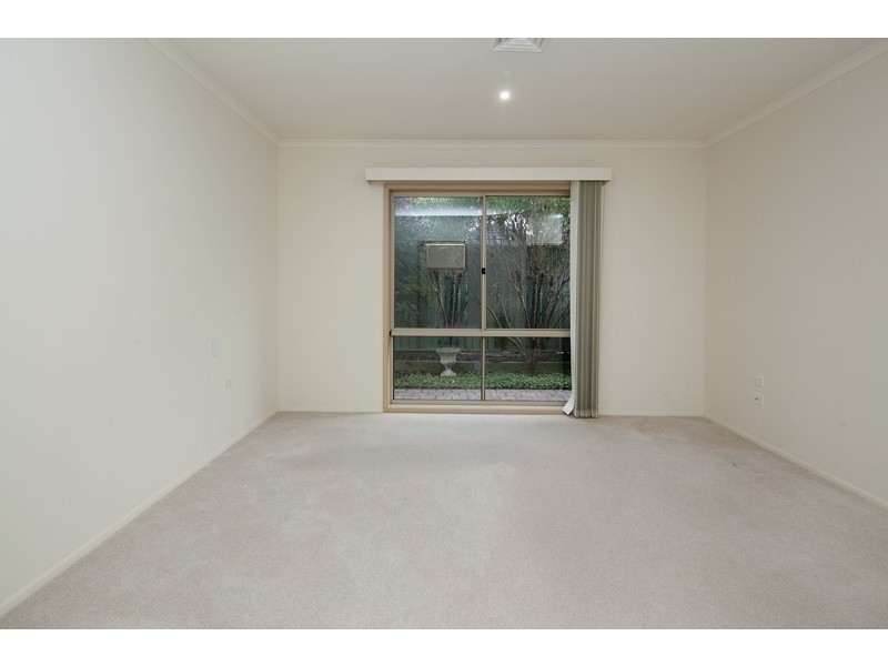 2/175 Rochester Parade, Cranbourne East VIC 3977