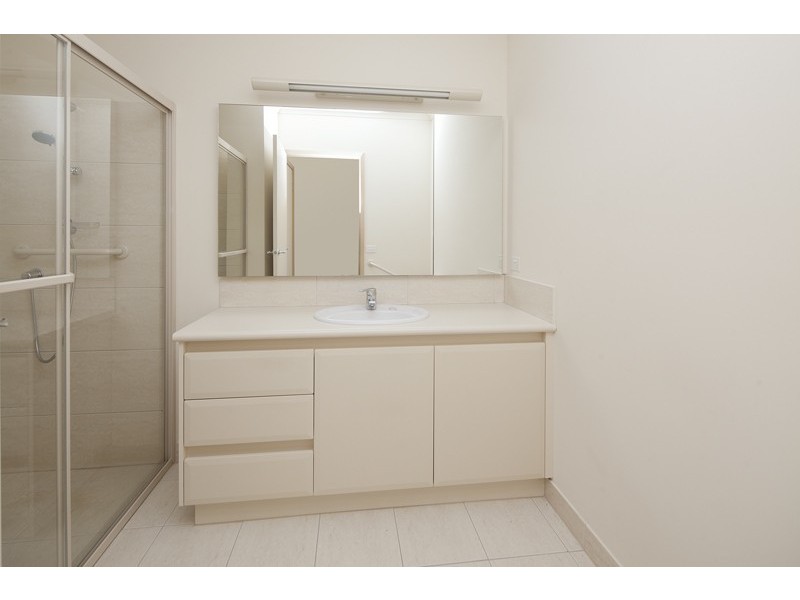 2/175 Rochester Parade, Cranbourne East VIC 3977