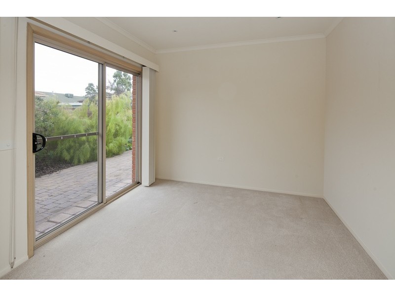 2/175 Rochester Parade, Cranbourne East VIC 3977