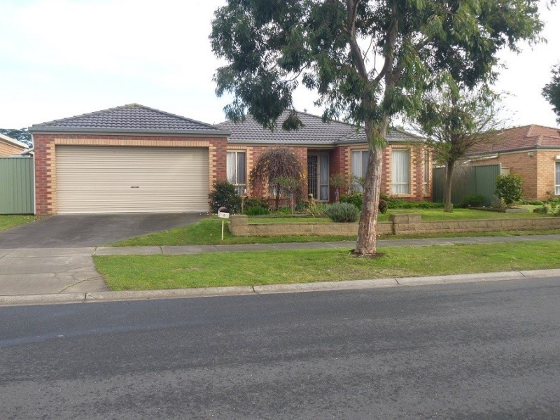 5 Braircrest Drive, Cranbourne East VIC 3977