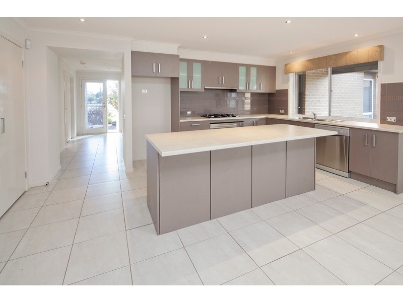 33 Waterbury Street, Cranbourne VIC 3977