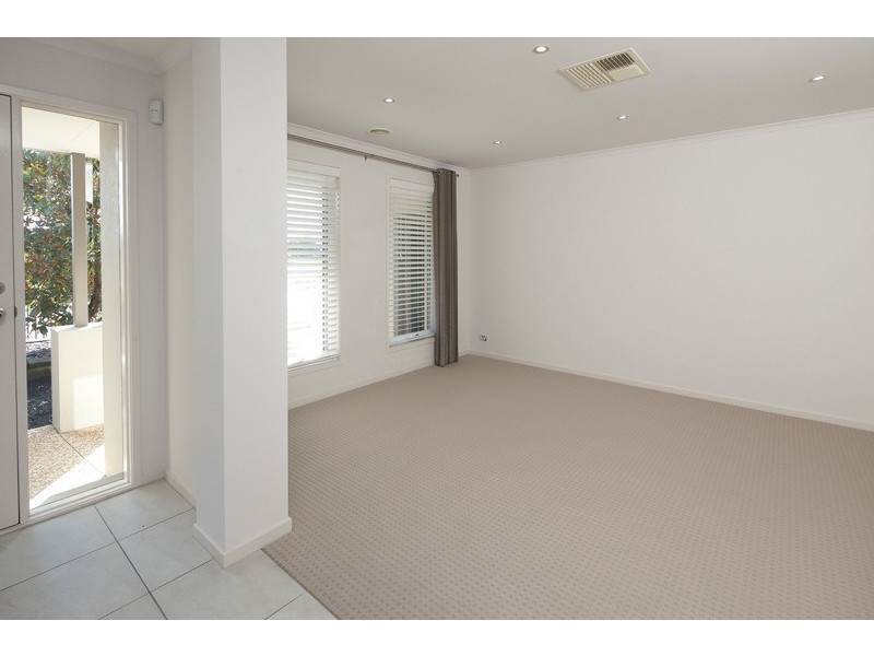 33 Waterbury Street, Cranbourne VIC 3977