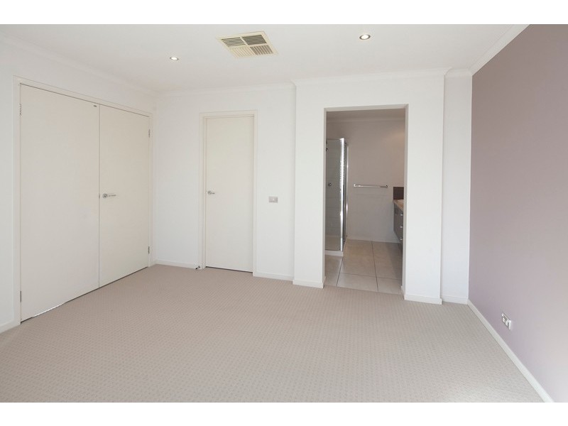 33 Waterbury Street, Cranbourne VIC 3977
