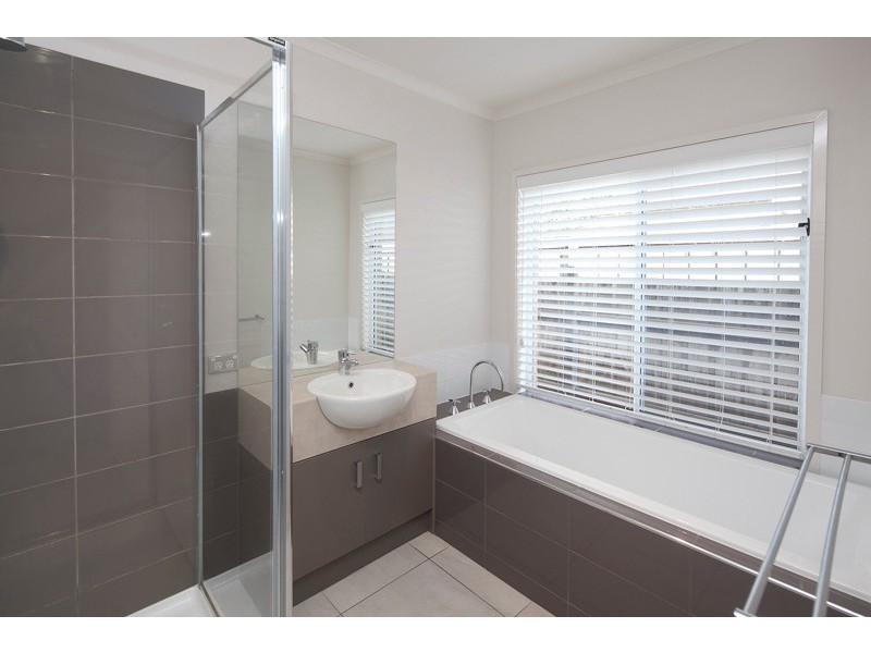 33 Waterbury Street, Cranbourne VIC 3977
