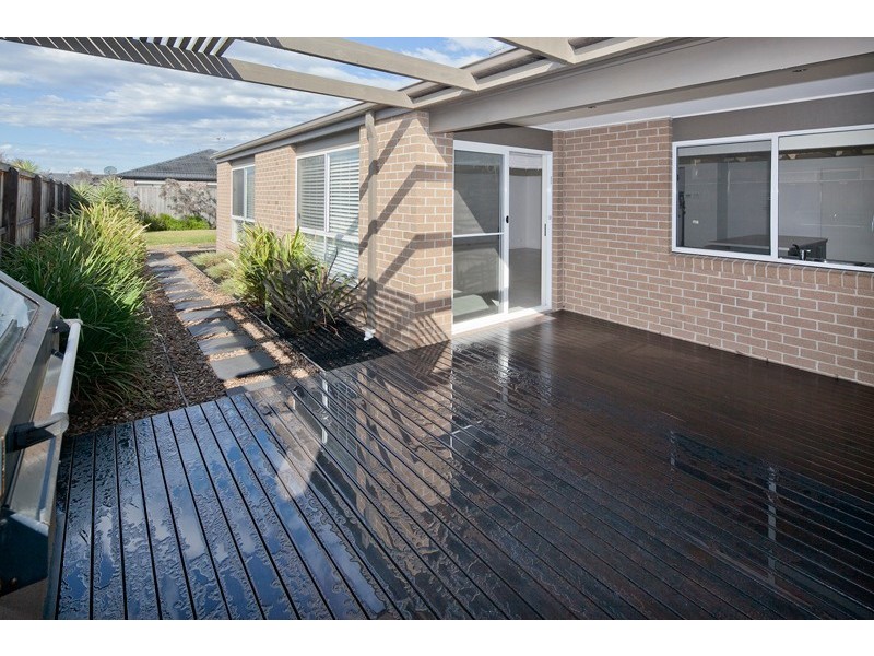 33 Waterbury Street, Cranbourne VIC 3977