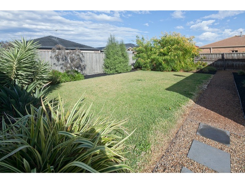 33 Waterbury Street, Cranbourne VIC 3977