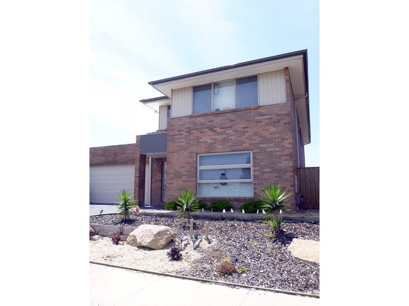 82 Thunderbolt Drive, Cranbourne East VIC 3977