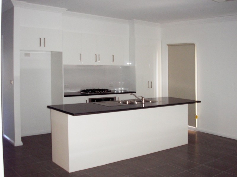 82 Thunderbolt Drive, Cranbourne East VIC 3977