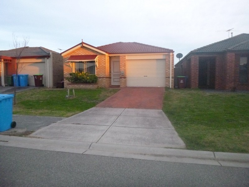 5 Tyndall Street, Cranbourne East VIC 3977