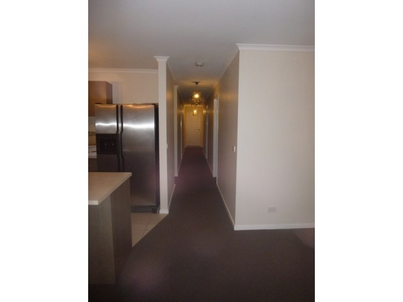 5 Tyndall Street, Cranbourne East VIC 3977