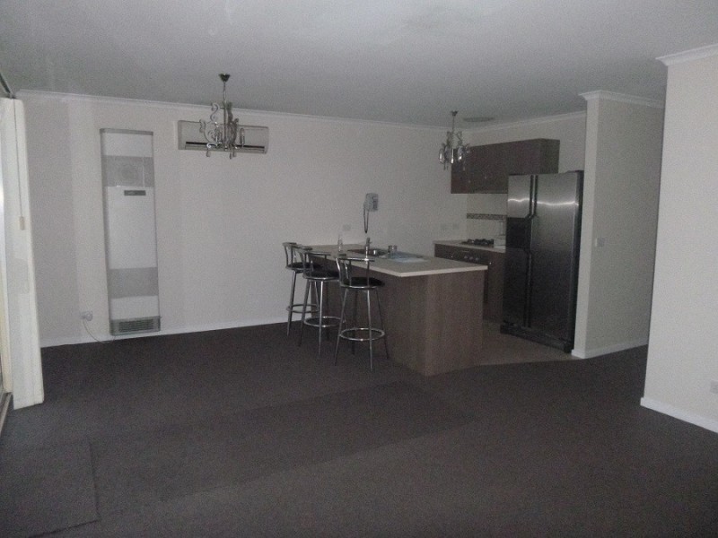 5 Tyndall Street, Cranbourne East VIC 3977