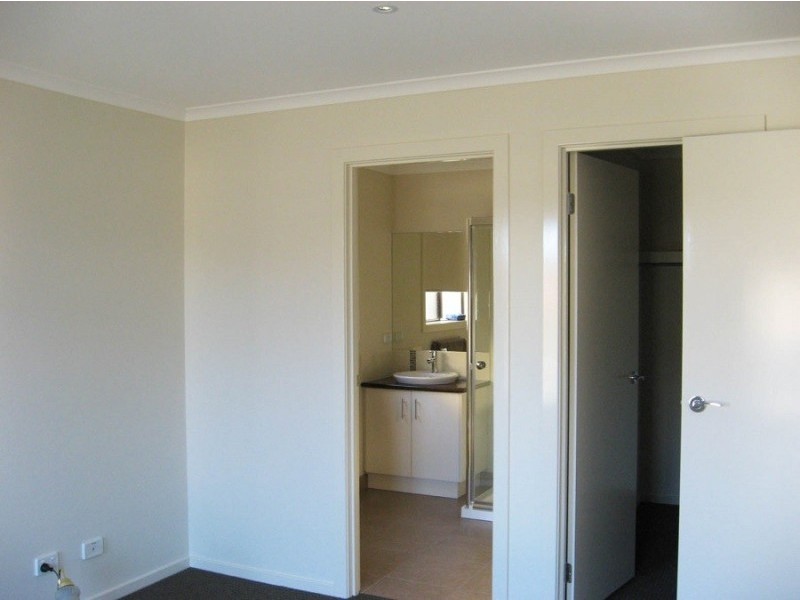 12 Beagle Street, Cranbourne East VIC 3977