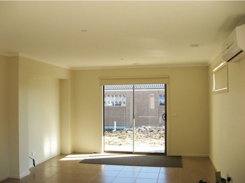 12 Beagle Street, Cranbourne East VIC 3977