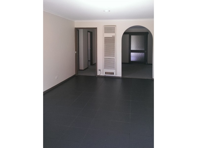 80 Lesdon Avenue, Cranbourne VIC 3977