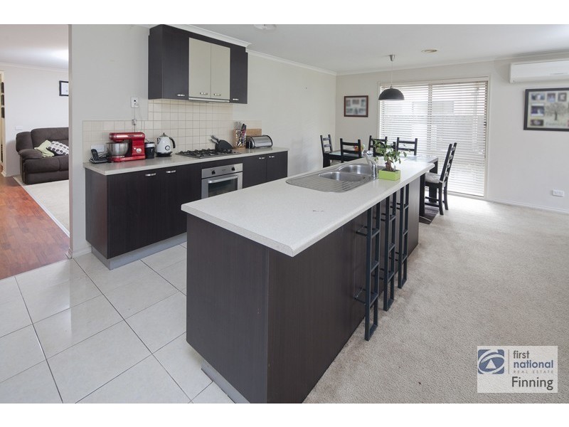 2 Dryandra Place, Cranbourne VIC 3977