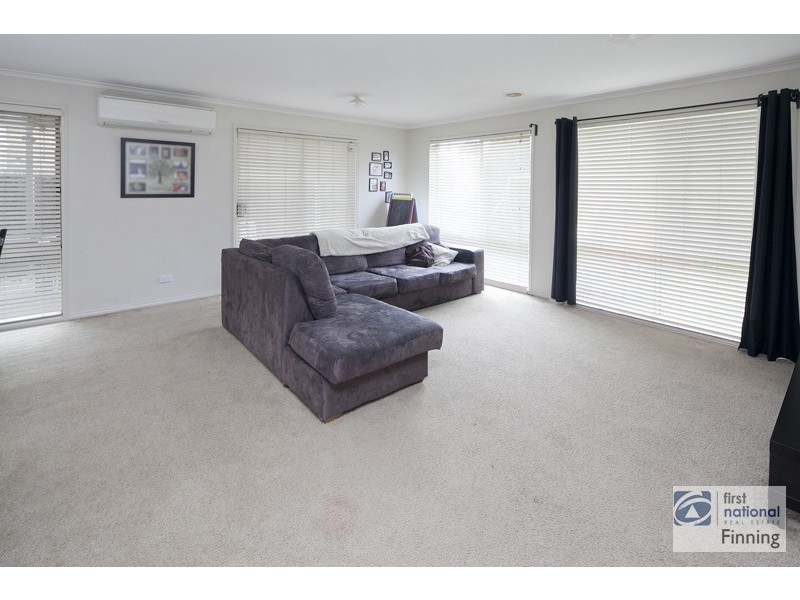 2 Dryandra Place, Cranbourne VIC 3977