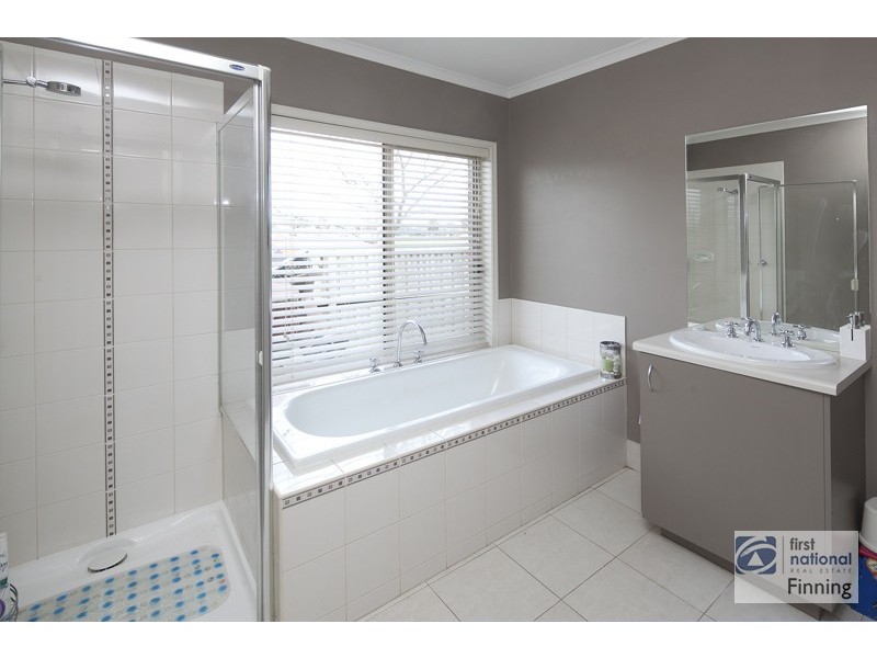 2 Dryandra Place, Cranbourne VIC 3977