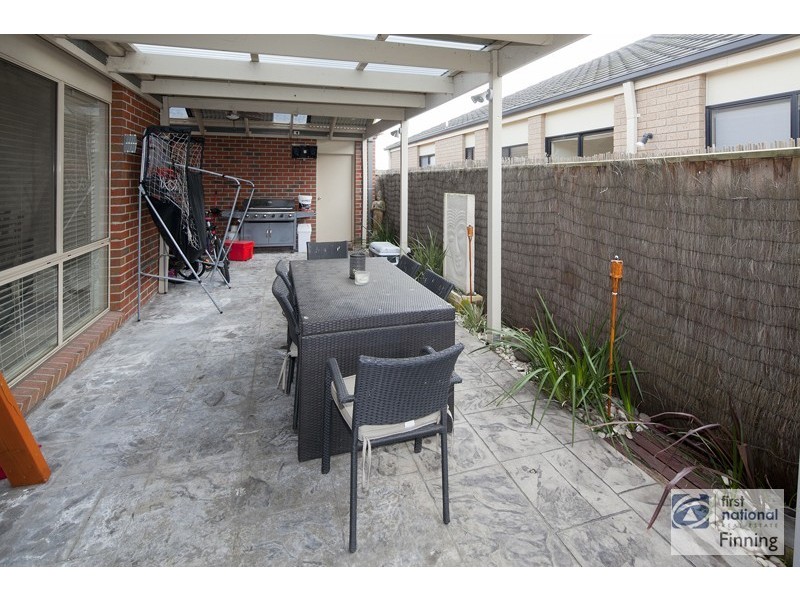 2 Dryandra Place, Cranbourne VIC 3977