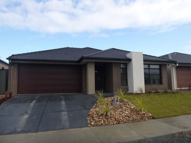 47 Blackledge Drive, Clyde North VIC 3978