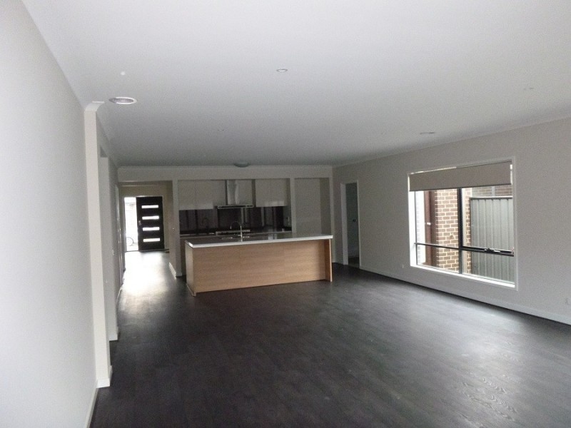 47 Blackledge Drive, Clyde North VIC 3978