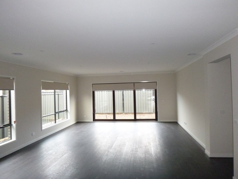 47 Blackledge Drive, Clyde North VIC 3978