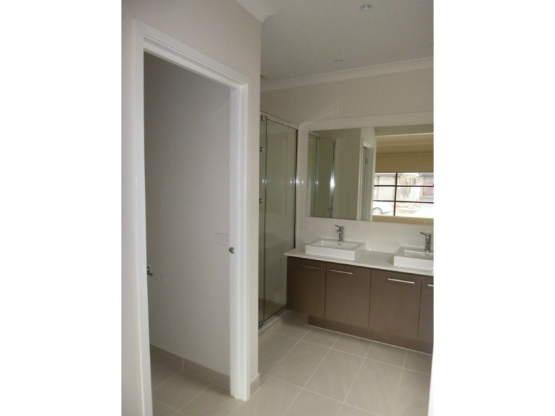 47 Blackledge Drive, Clyde North VIC 3978