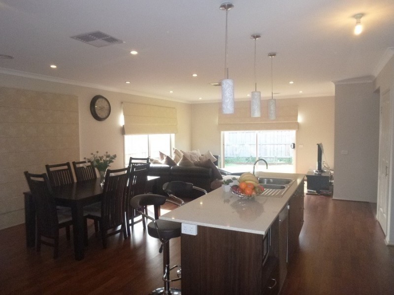 16 Brolin Terrace, Cranbourne North VIC 3977