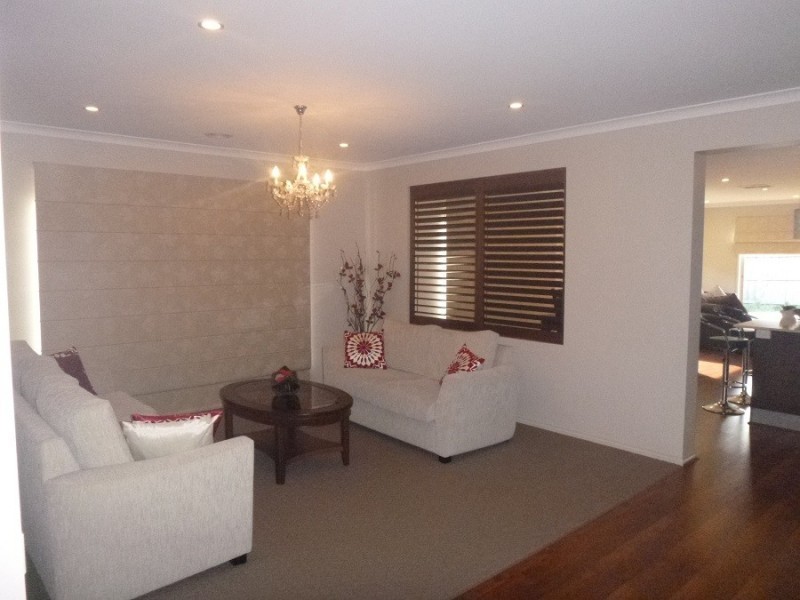 16 Brolin Terrace, Cranbourne North VIC 3977