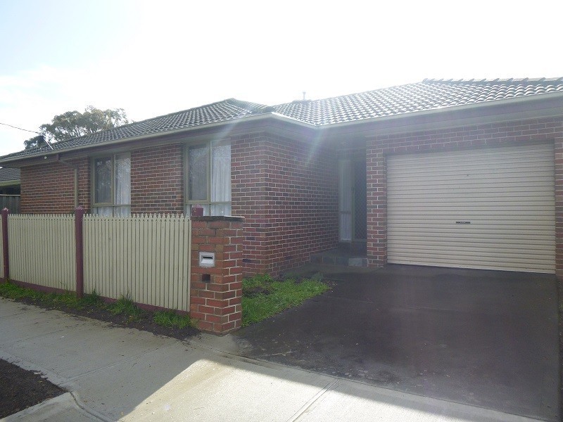 1A Carol Avenue, Cranbourne VIC 3977