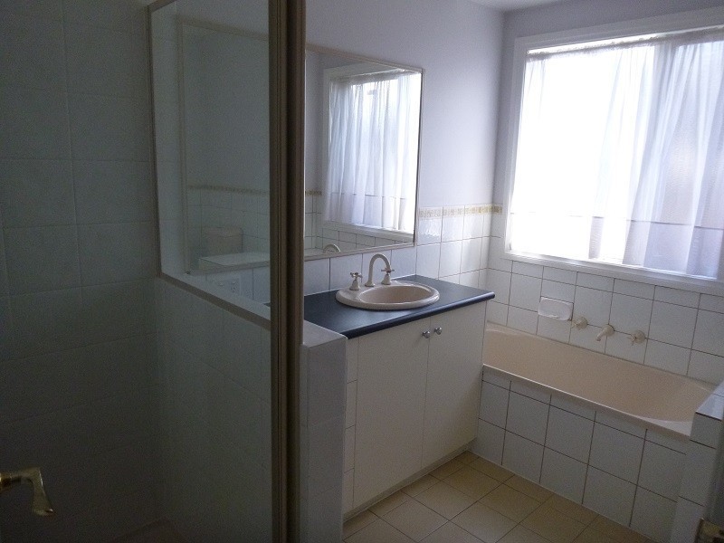 1A Carol Avenue, Cranbourne VIC 3977